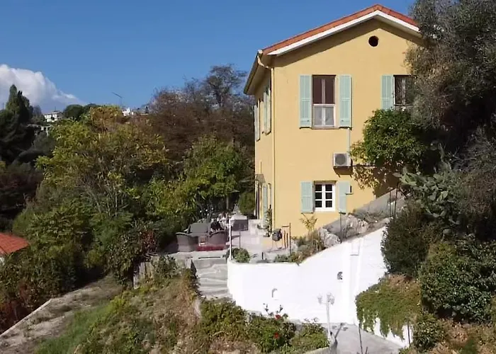 House On The Hill * Nizza